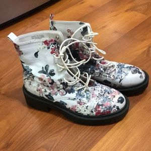 Combat boots floral print